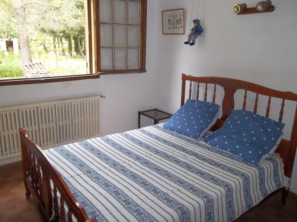 B&B Le Petit Frigouye Rochefort-du-Gard Rum bild