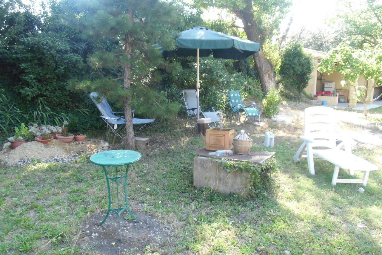 B&B Le Petit Frigouye Rochefort-du-Gard Exteriör bild