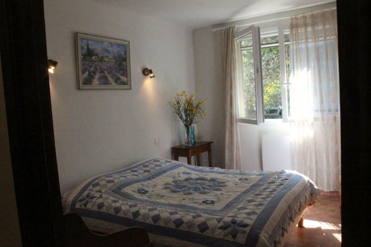 B&B Le Petit Frigouye Rochefort-du-Gard Exteriör bild